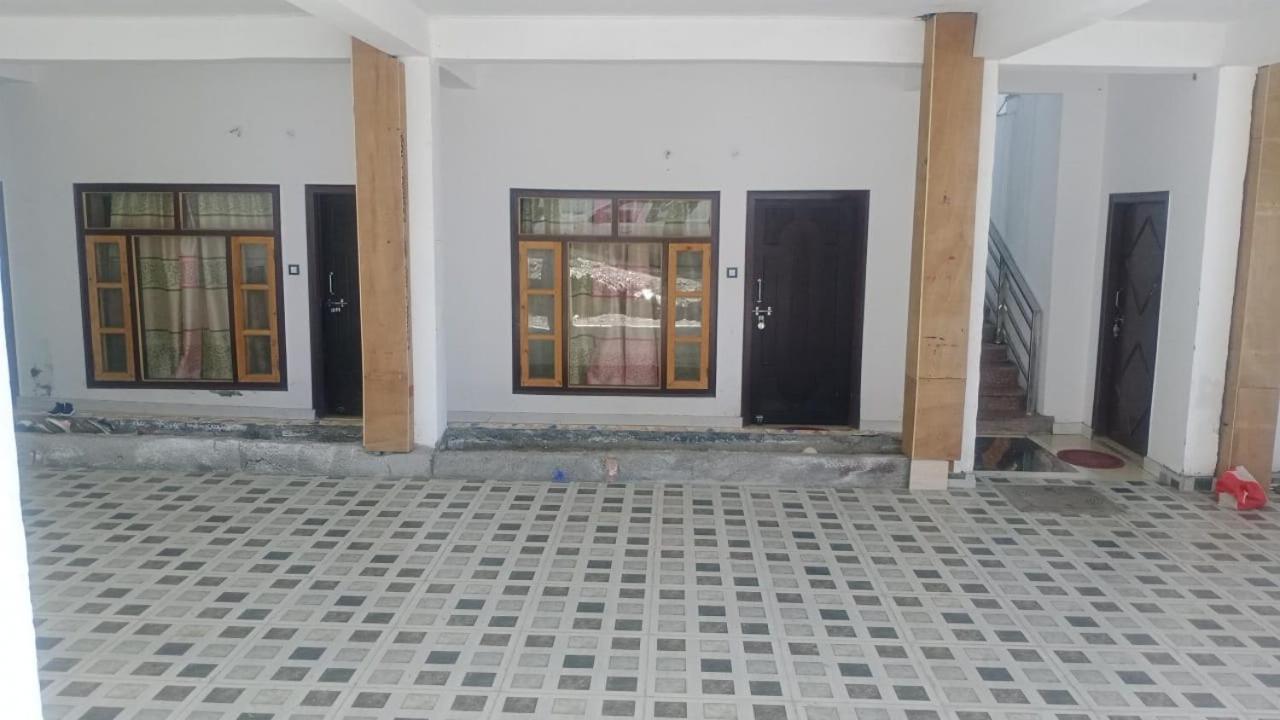 Rahul Hotel & Restaurant 穆索里 外观 照片