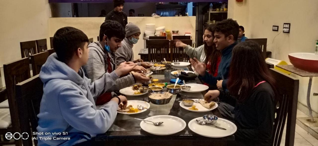 Rahul Hotel & Restaurant 穆索里 外观 照片