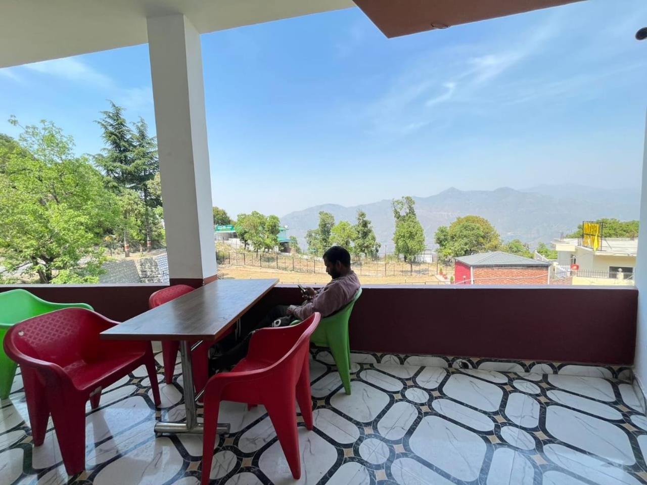Rahul Hotel & Restaurant 穆索里 外观 照片