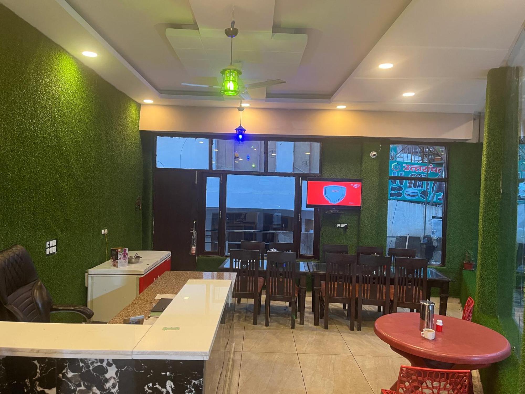 Rahul Hotel & Restaurant 穆索里 外观 照片